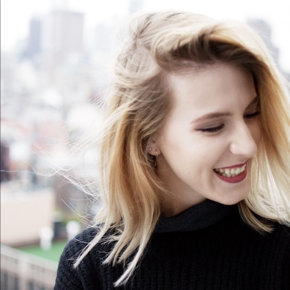 Meet your Posher, Alexis